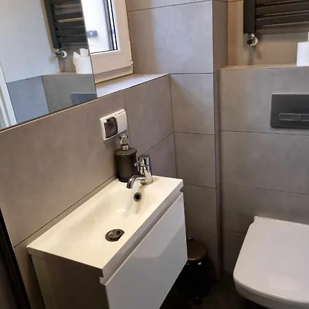 Azalia Kwatera prywatna *