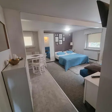 Azalia Kwatera prywatna *